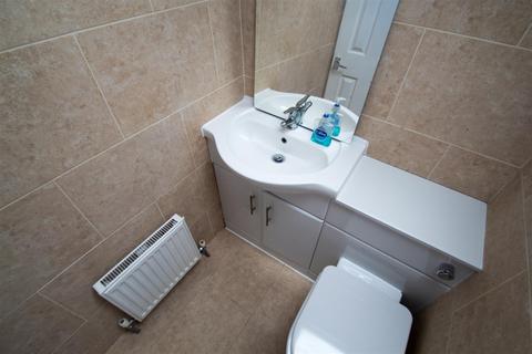 2 bedroom terraced house to rent, Thornville Street, Hyde Park, Leeds, LS6 1RP