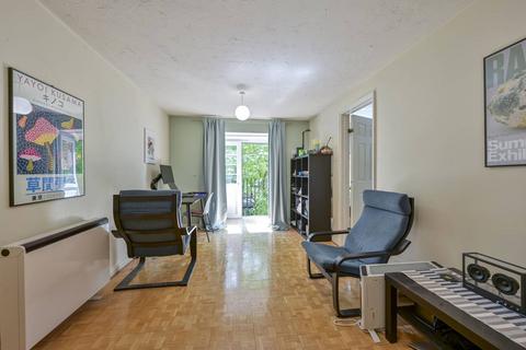 1 bedroom flat to rent, Selhurst Close, Wimbledon Common, London, SW19
