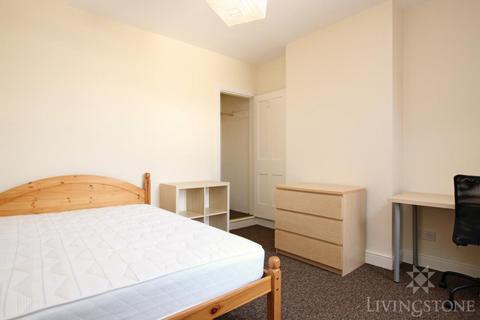 3 bedroom terraced house to rent, Leicester LE2