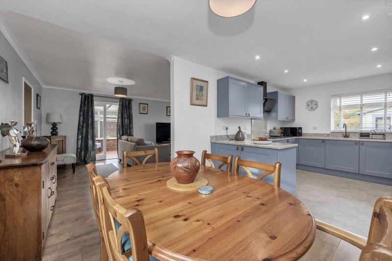 Kitchen/Dining Area