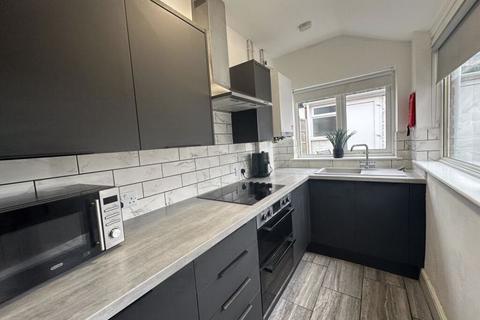 4 bedroom terraced house to rent, Ripon Road, London