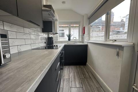 4 bedroom terraced house to rent, Ripon Road, London
