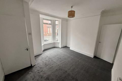 4 bedroom terraced house to rent, Ripon Road, London