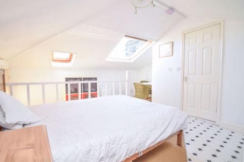 1 bedroom apartment to rent, Warwick Gardens, West Kensington, London