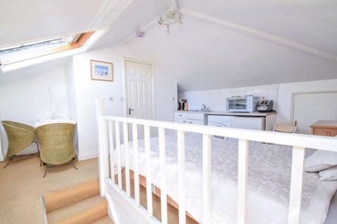 1 bedroom apartment to rent, Warwick Gardens, West Kensington, London