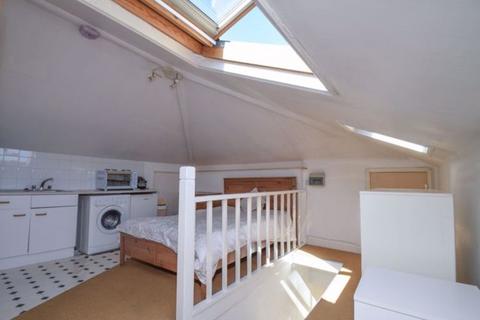 1 bedroom apartment to rent, Warwick Gardens, West Kensington, London