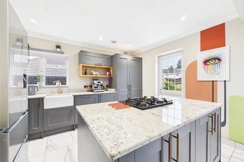 37 Bowly Road, Gloucester, GL1 5NW