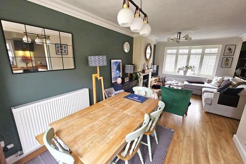 3 bedroom semi-detached house to rent, Broomhill Lane, Birmingham B43