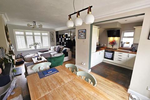 3 bedroom semi-detached house to rent, Broomhill Lane, Birmingham B43