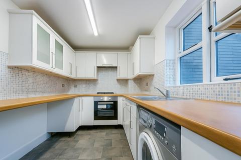 4 bedroom terraced house to rent, Lamplighter Close, London E1