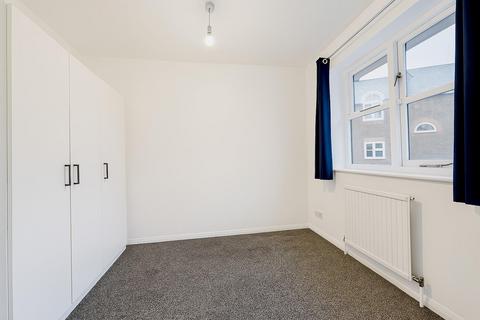 4 bedroom terraced house to rent, Lamplighter Close, London E1