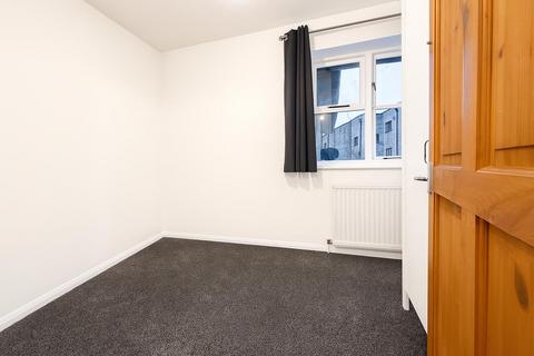 4 bedroom terraced house to rent, Lamplighter Close, London E1
