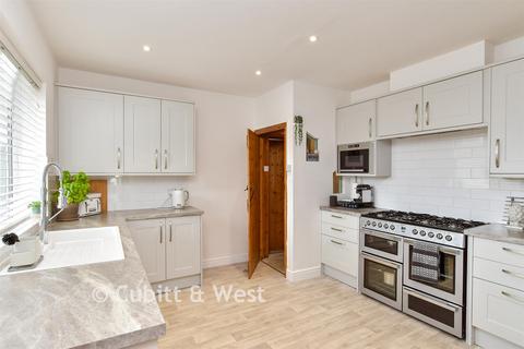 4 bedroom chalet for sale, Harbour View Road, Newhaven, East Sussex
