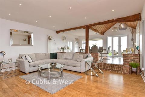 4 bedroom chalet for sale, Harbour View Road, Newhaven BN9