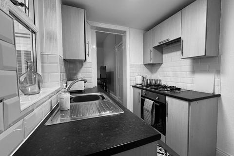 3 bedroom flat to rent, Belford Terrace, North Shields
