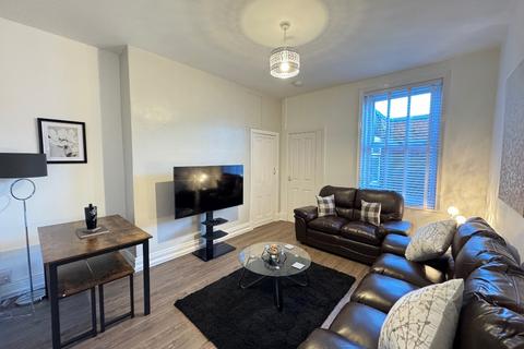 3 bedroom flat to rent, Belford Terrace, North Shields