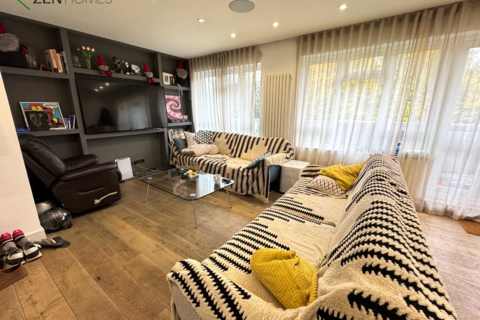 undefined, London N21