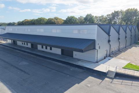 Distribution warehouse to rent - Burnetts Ln Southampton SO30 2PA