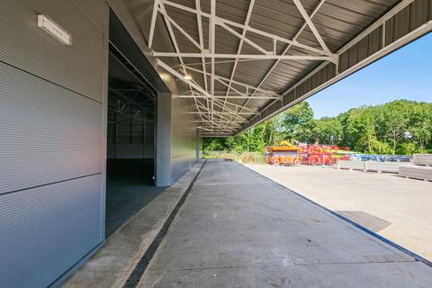 Distribution warehouse to rent, Burnetts Ln Southampton SO30 2PA