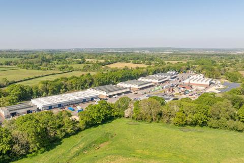 Distribution warehouse to rent, Burnetts Ln Southampton SO30 2PA