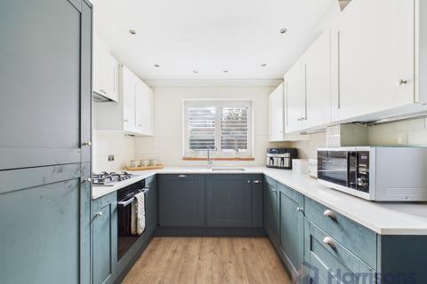 4 bedroom detached house for sale, Frognal Gardens, Teynham, Sittingbourne, Kent, ME9 9HS