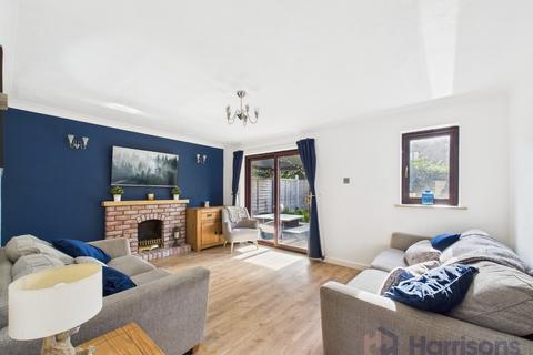 4 bedroom detached house for sale, Frognal Gardens, Teynham, Sittingbourne, Kent, ME9 9HS