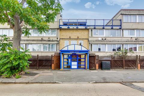 2 bedroom apartment for sale, Ray Lodge Road, Woodford Green, IG8