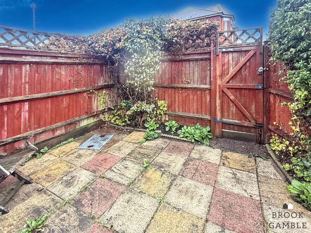 01323 438506