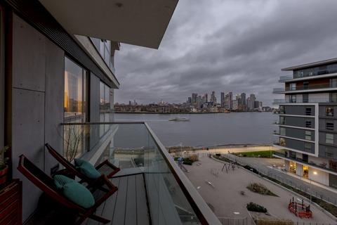 2 bedroom flat for sale, Iverson Point, Harrison Walk Greenwich SE10
