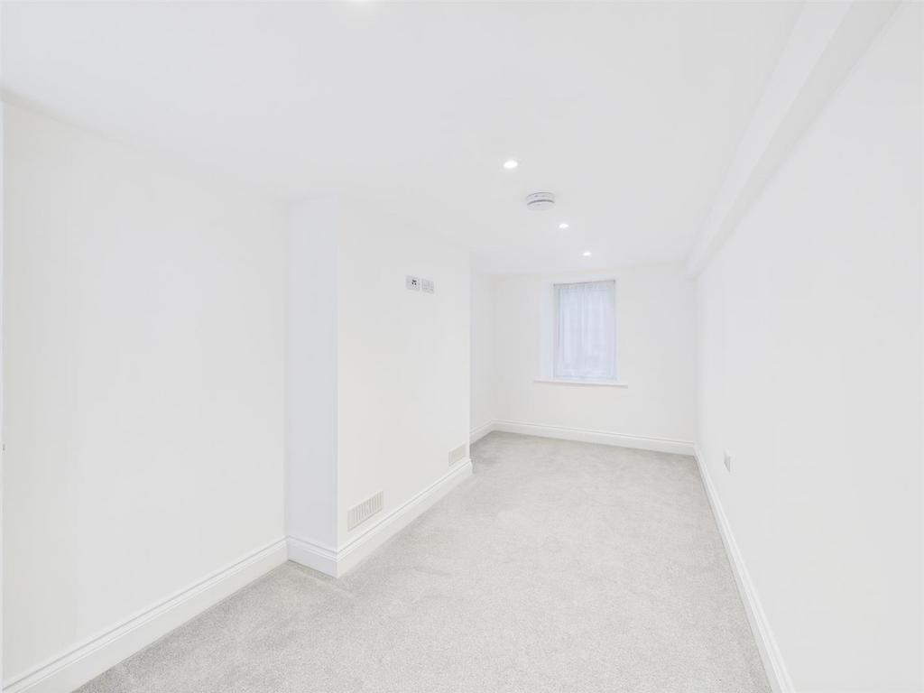 CAM05469 G0-PR0019-STILL004.jpg