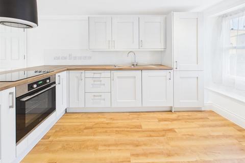 3 bedroom apartment for sale, Very spacious 3/4 bed duplex apartment, 2 parking on town outskirts