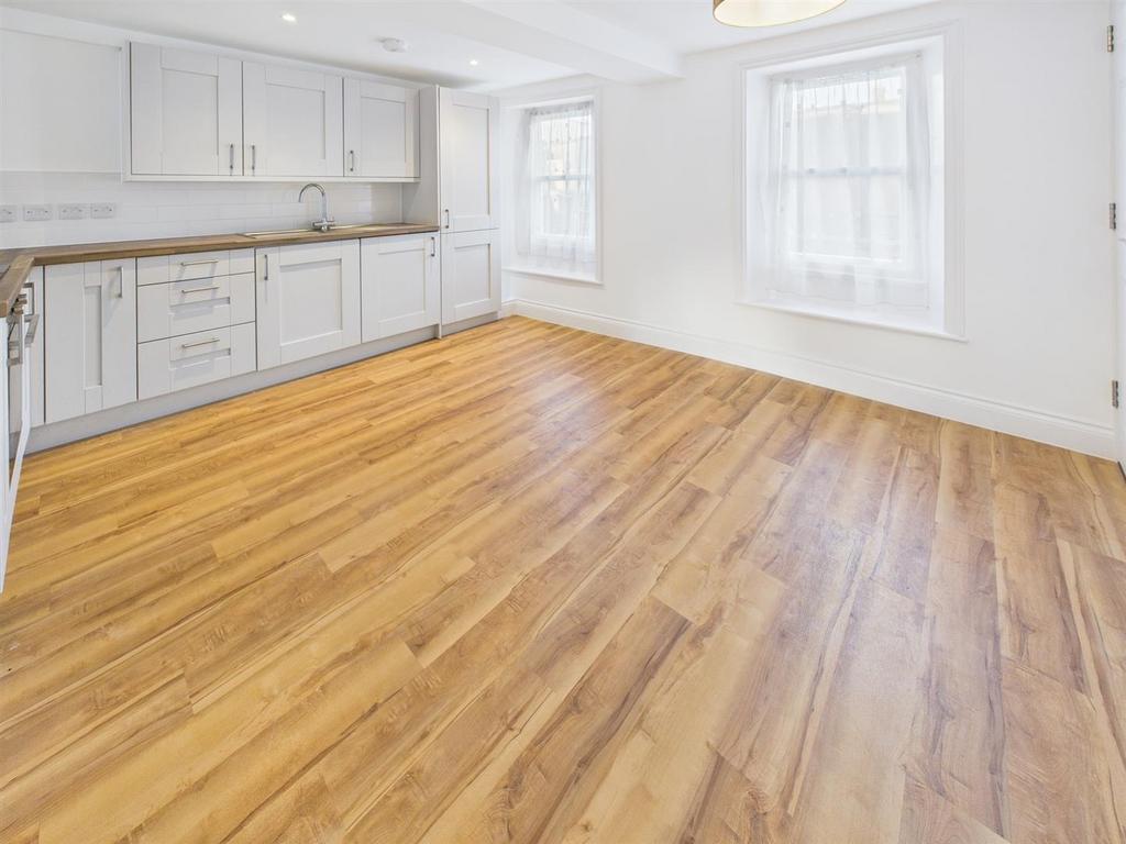 CAM05469 G0-PR0019-STILL010.jpg