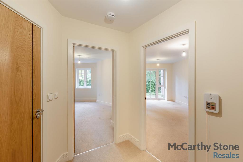 8664601-interior10.jpg