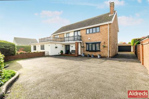 5 bedroom detached house for sale, Bately Avenue, Gorleston