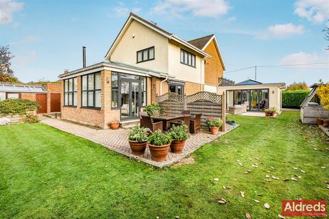 5 bedroom detached house for sale, Bately Avenue, Gorleston