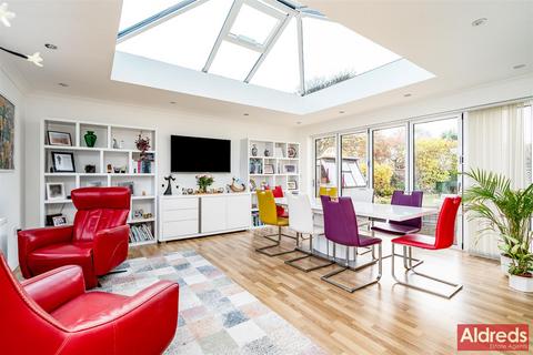 5 bedroom detached house for sale, Bately Avenue, Gorleston
