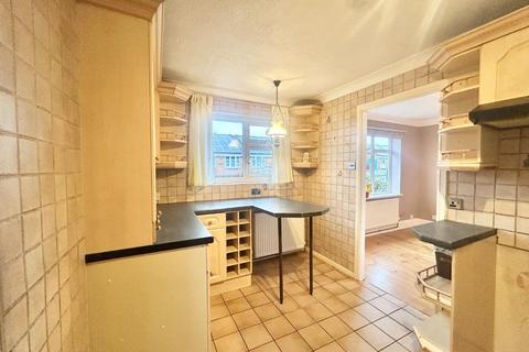 2 bedroom bungalow to rent, 2 Bed Semi-Detached Bungalow, Trentham Close, Bridlington, YO16 6EB