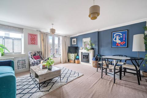 2 bedroom flat for sale, Wey Hill, Haslemere, Surrey, GU27