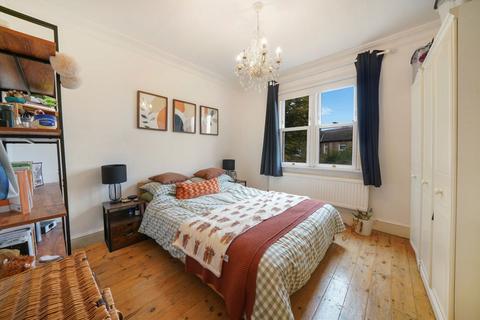 2 bedroom flat for sale, Salford Road, London SW2