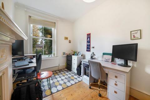 2 bedroom flat for sale, Salford Road, London SW2
