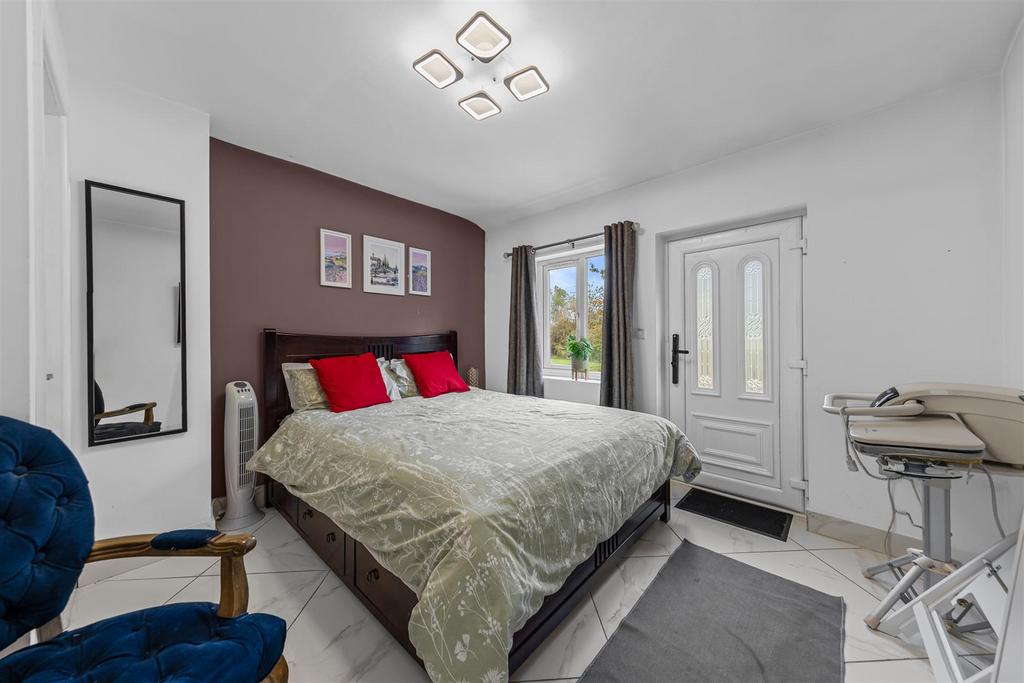 28 Shorham Rise Web20.jpg