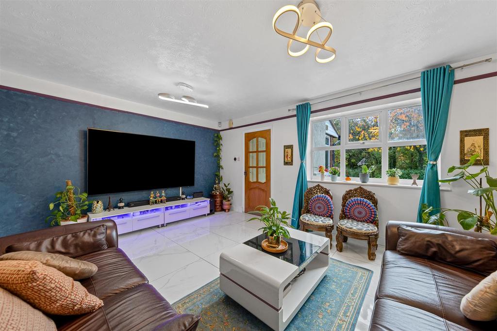 28 Shorham Rise Web12.jpg