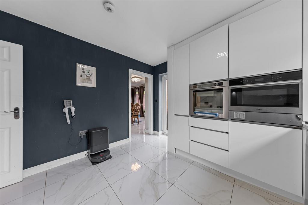 28 Shorham Rise Web19.jpg