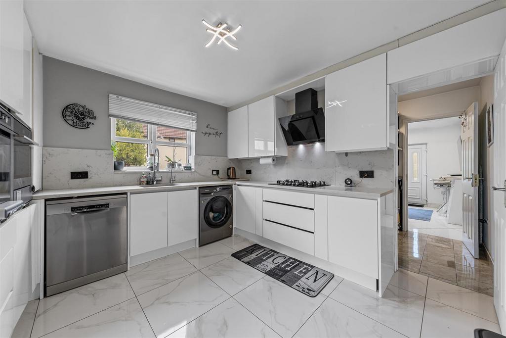 28 Shorham Rise Web17.jpg