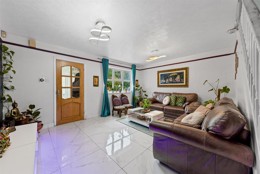 28 Shorham Rise Web13.jpg