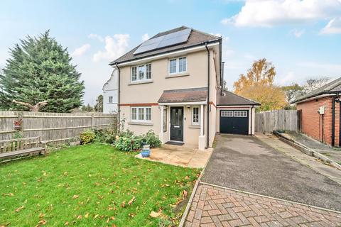 3 bedroom detached house for sale, Hillbury Crescent, Warlingham CR6
