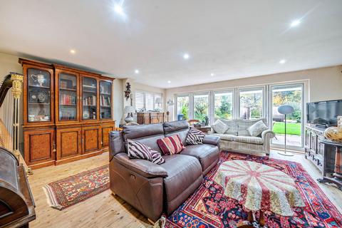 3 bedroom detached house for sale, Hillbury Crescent, Warlingham CR6