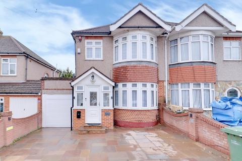 undefined, Blenheim Gardens, Aveley RM15