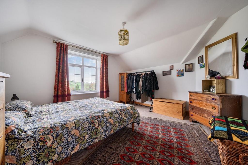 Bedroom 1.jpg