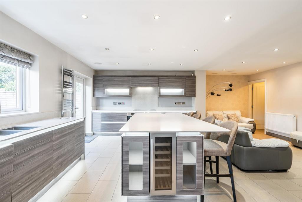 6 Regan Avenue 22.jpg